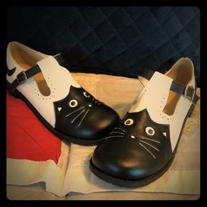 The cutest cat shoes